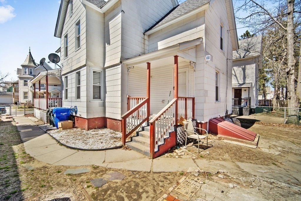 137 Marion Street Springfield, MA 01109 - Photo 5 of 22 Gallery Image 5