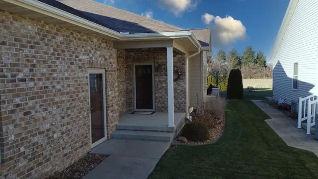 $325,000 | 558 Martin Avenue, Watseka, IL 60970