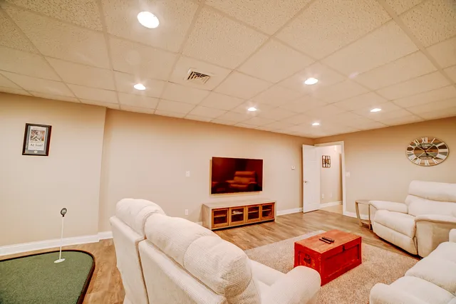 $325,000 | 558 Martin Avenue, Watseka, IL 60970