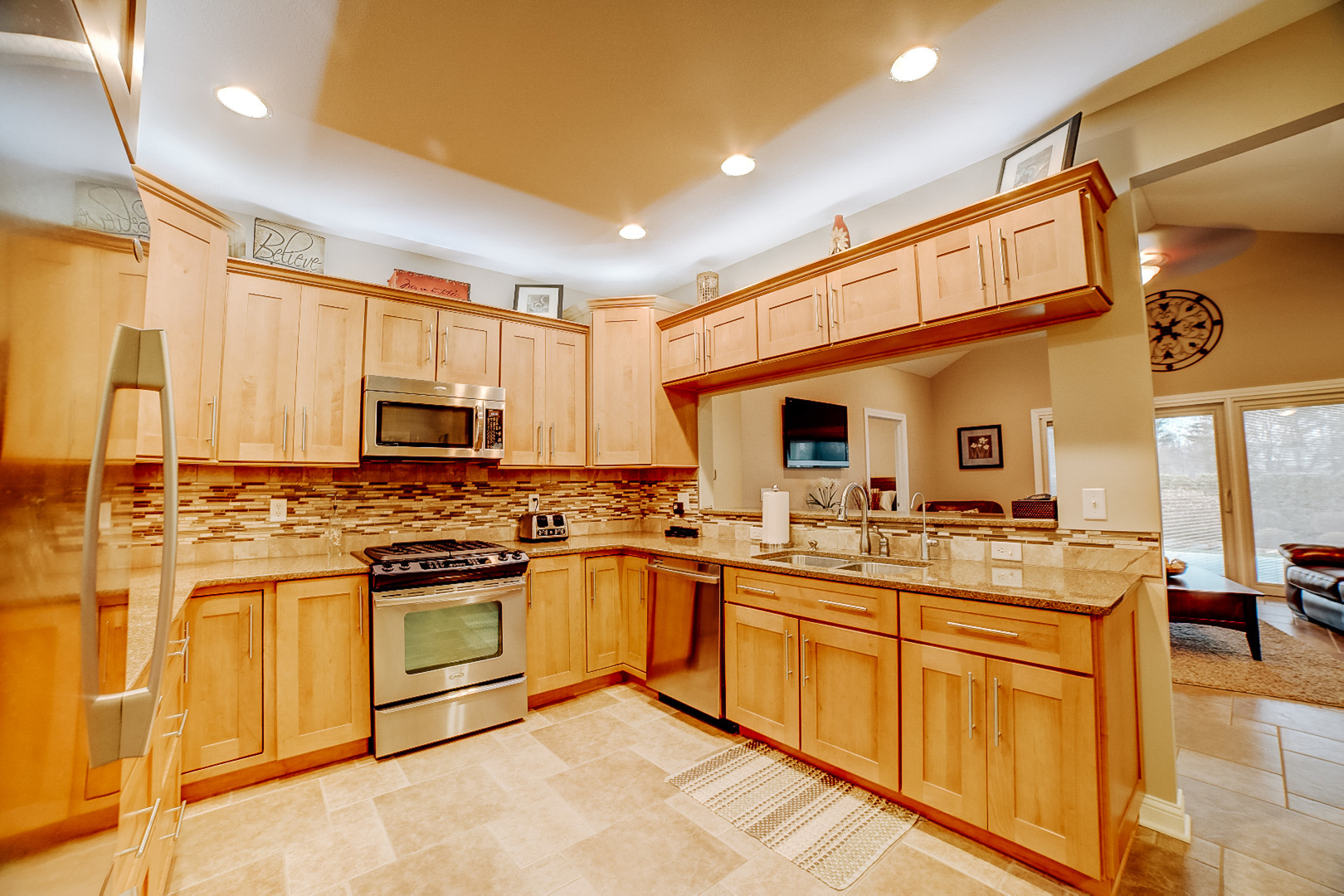 558 Martin Avenue Watseka, IL 60970 - Photo 6 of 59