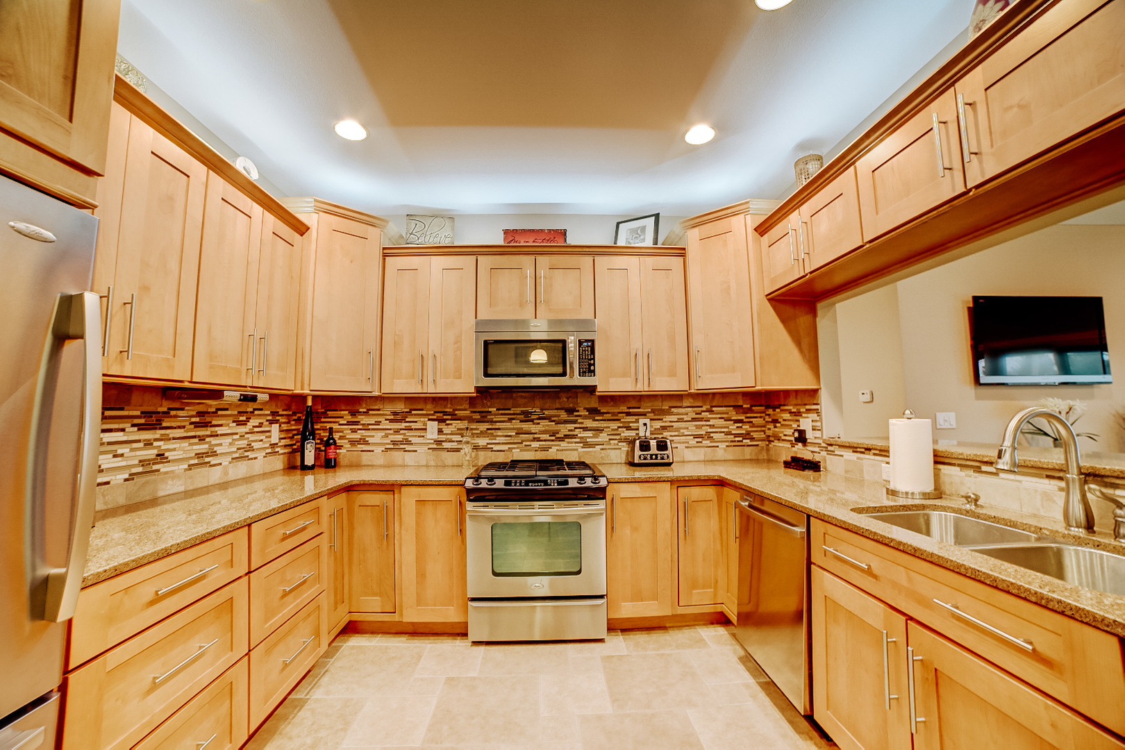 558 Martin Avenue Watseka, IL 60970 - Photo 7 of 59