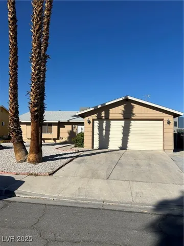 $1,975 | 6236 Silverfield Drive, Las Vegas, NV 89103