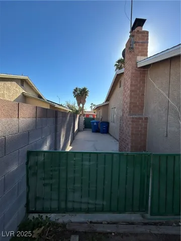$1,975 | 6236 Silverfield Drive, Las Vegas, NV 89103