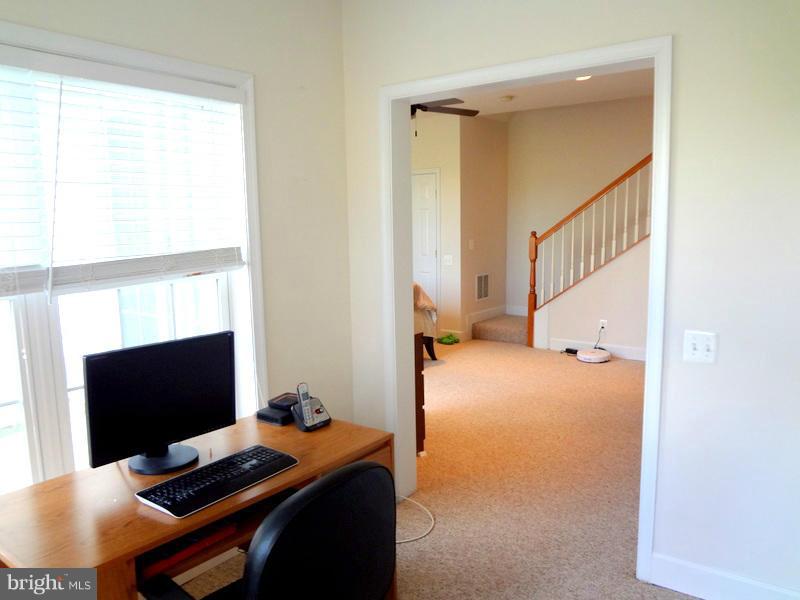 9278 Laurel Ridge Crossing Road Lorton, VA 22079 - Photo 5 of 30 Den/Family Room