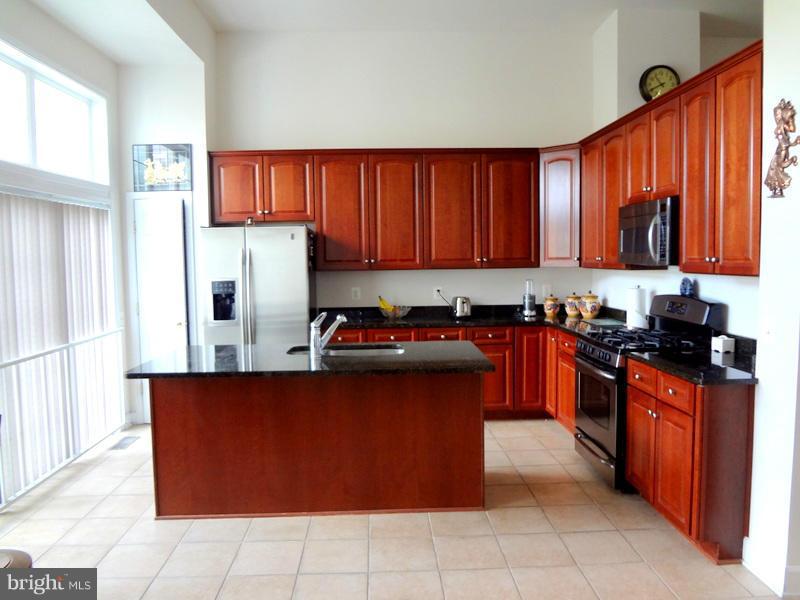 9278 Laurel Ridge Crossing Road Lorton, VA 22079 - Photo 7 of 30 Kitchen