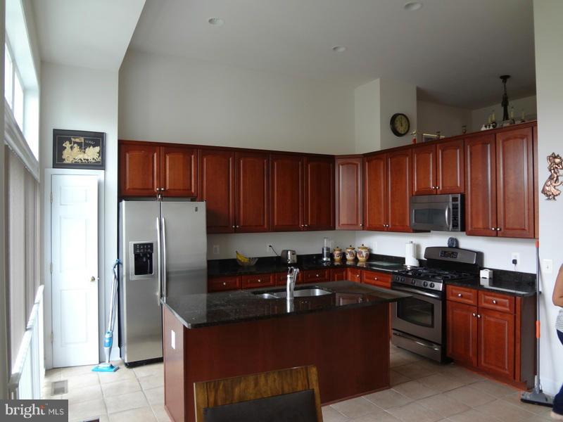 9278 Laurel Ridge Crossing Road Lorton, VA 22079 - Photo 9 of 30 Kitchen