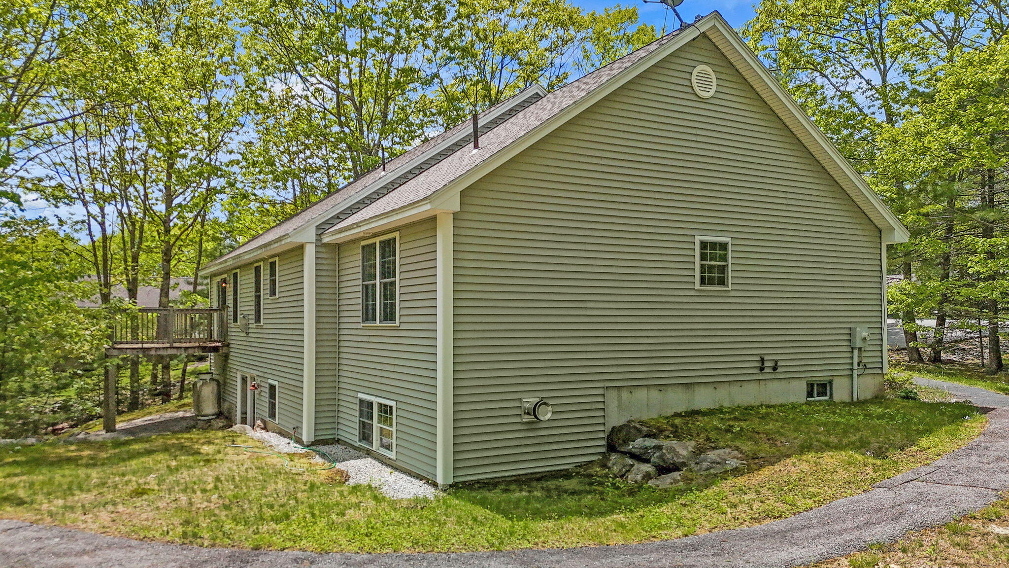 40 Acorn Ridge Road Freeport, ME 04032 - Photo 3 of 39 3-web-or-mls-DJI_20250527132432_0095_D