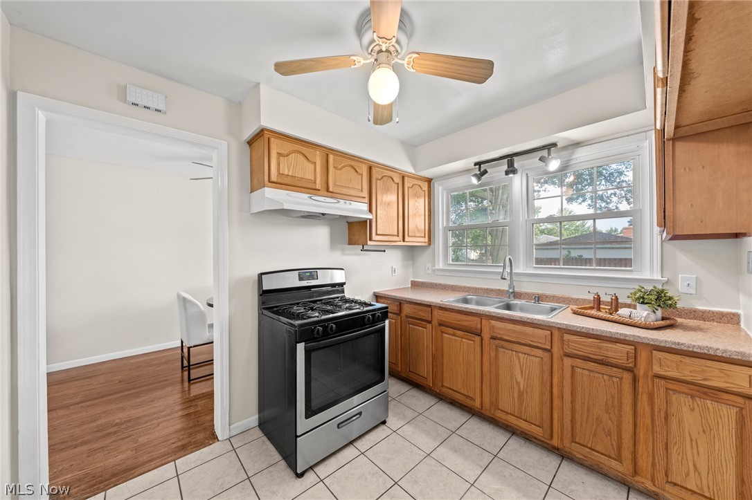 11159 Stoneham Road Cleveland, OH 44130 - Photo 8 of 29 Gallery Image 8