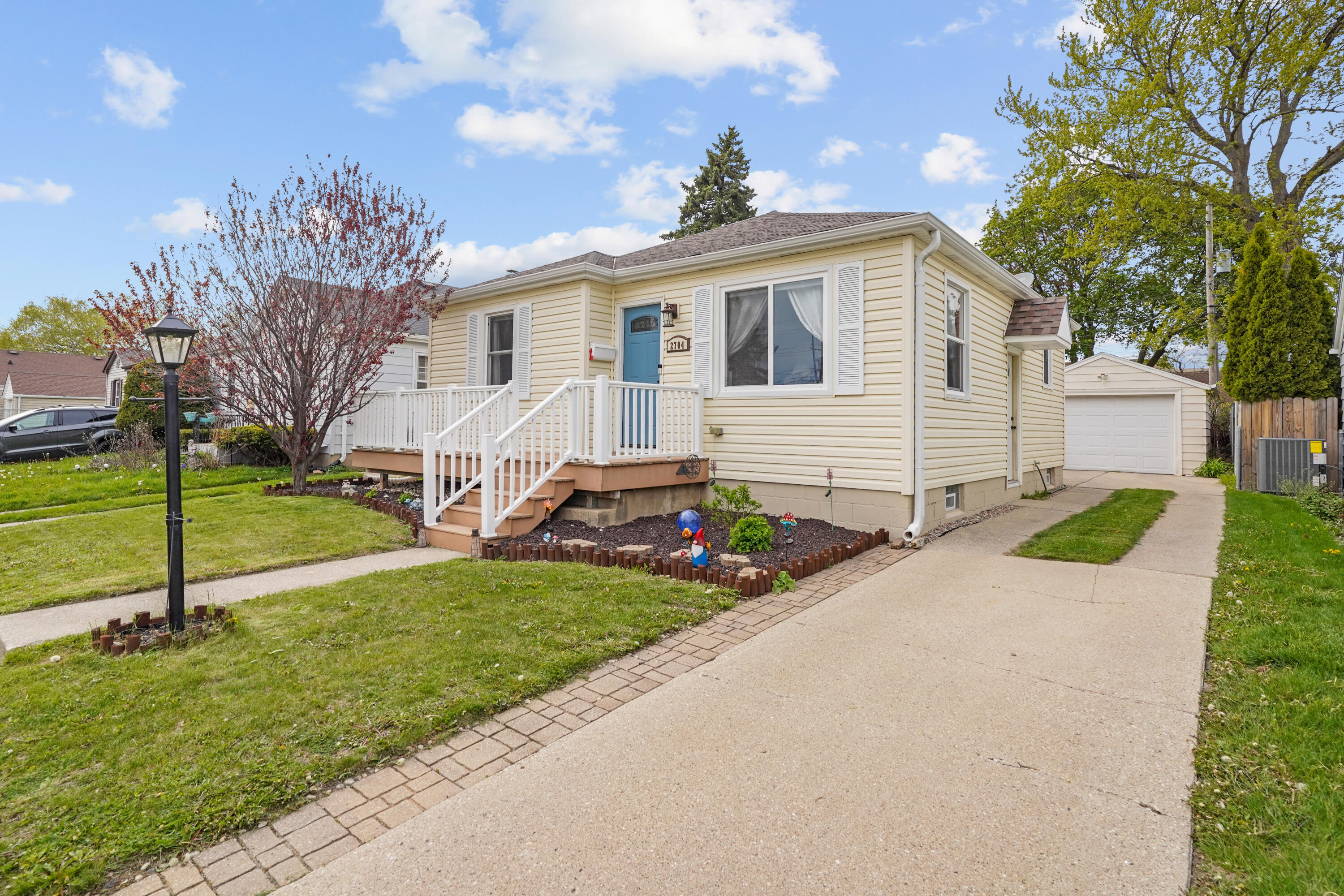 2704 Dwight Street Racine, WI 53403 - Photo 1 of 31 2704 Dwight