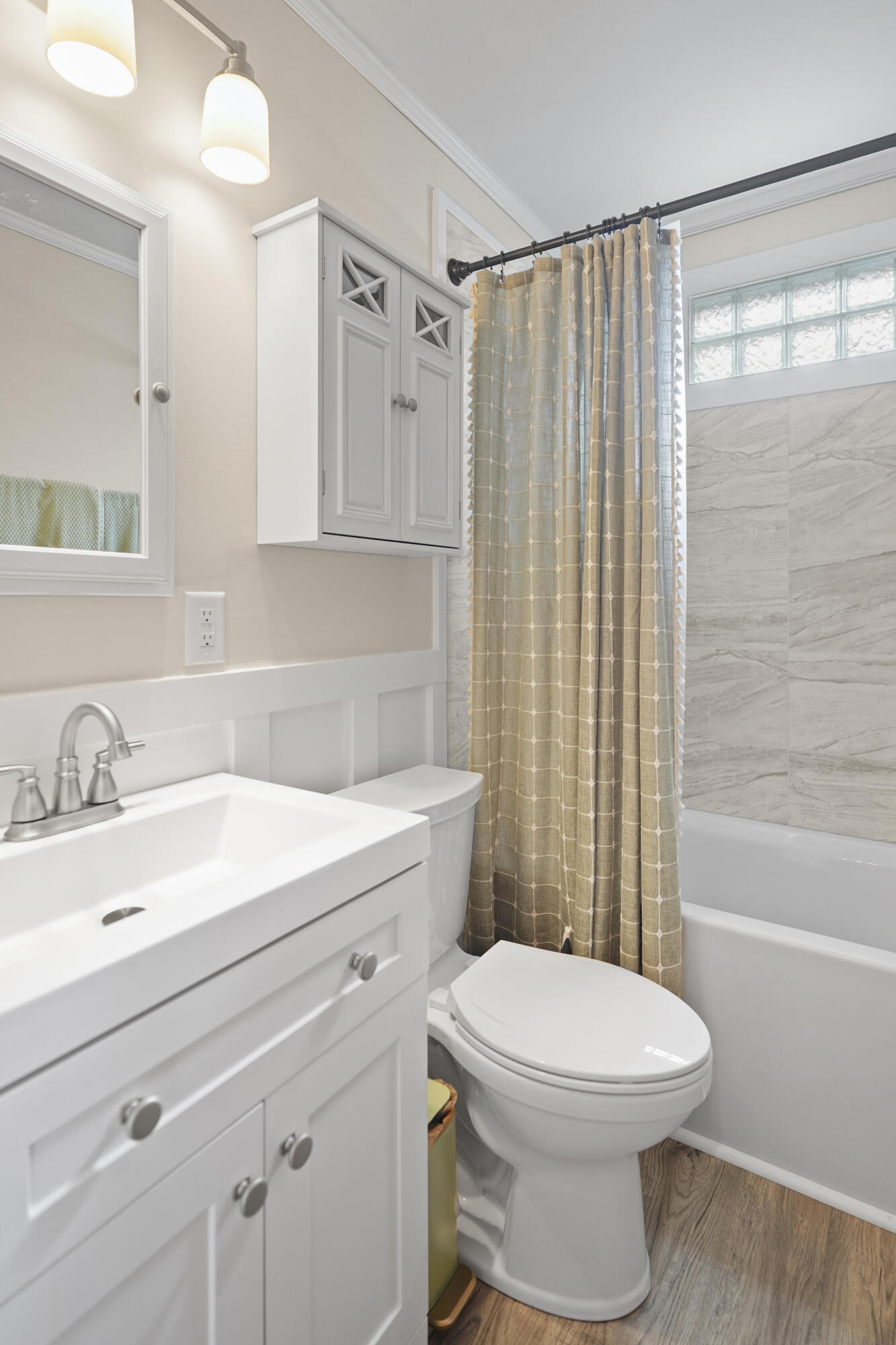 2704 Dwight Street Racine, WI 53403 - Photo 14 of 31 Main Full Bath