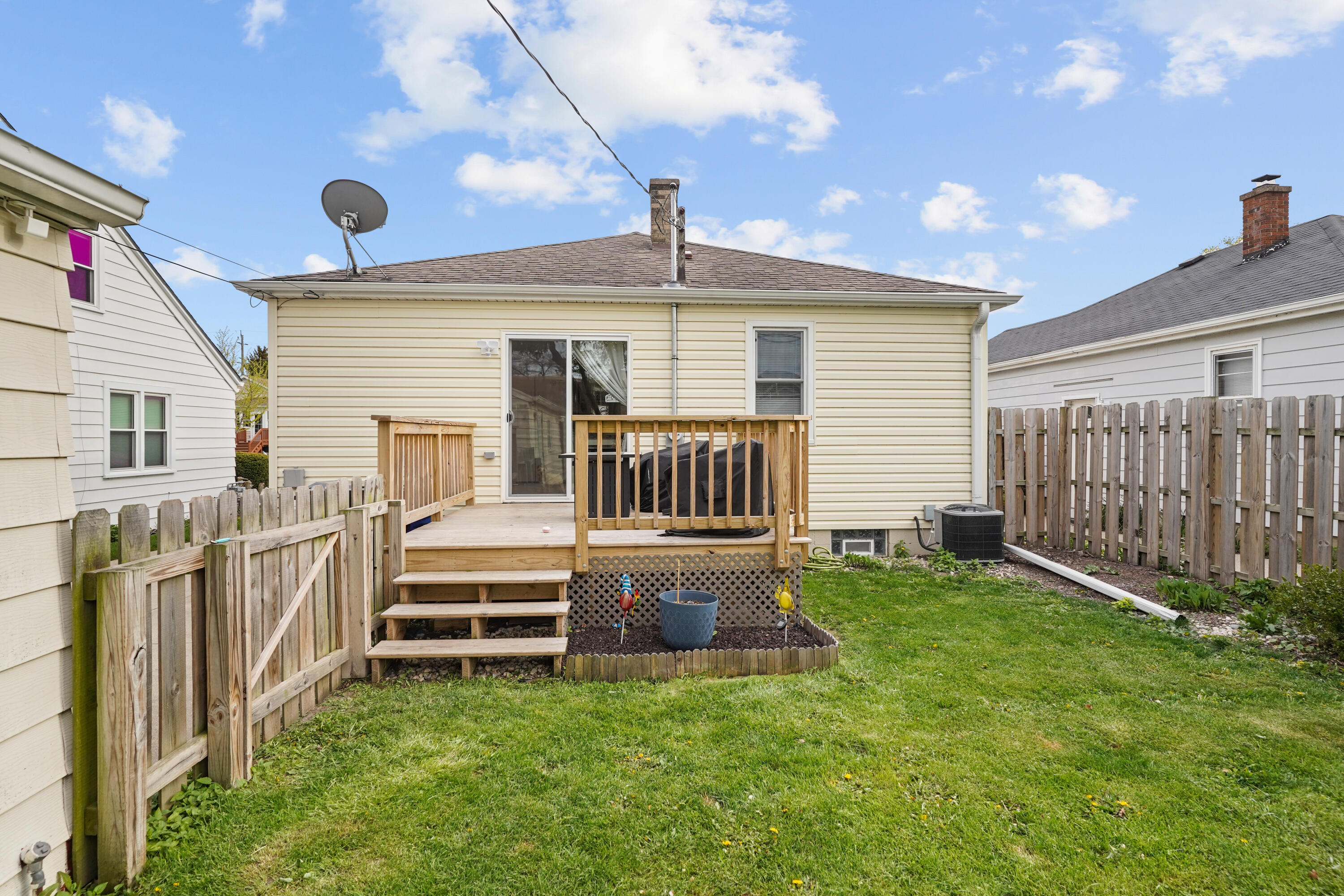 2704 Dwight Street Racine, WI 53403 - Photo 25 of 31 New Deck