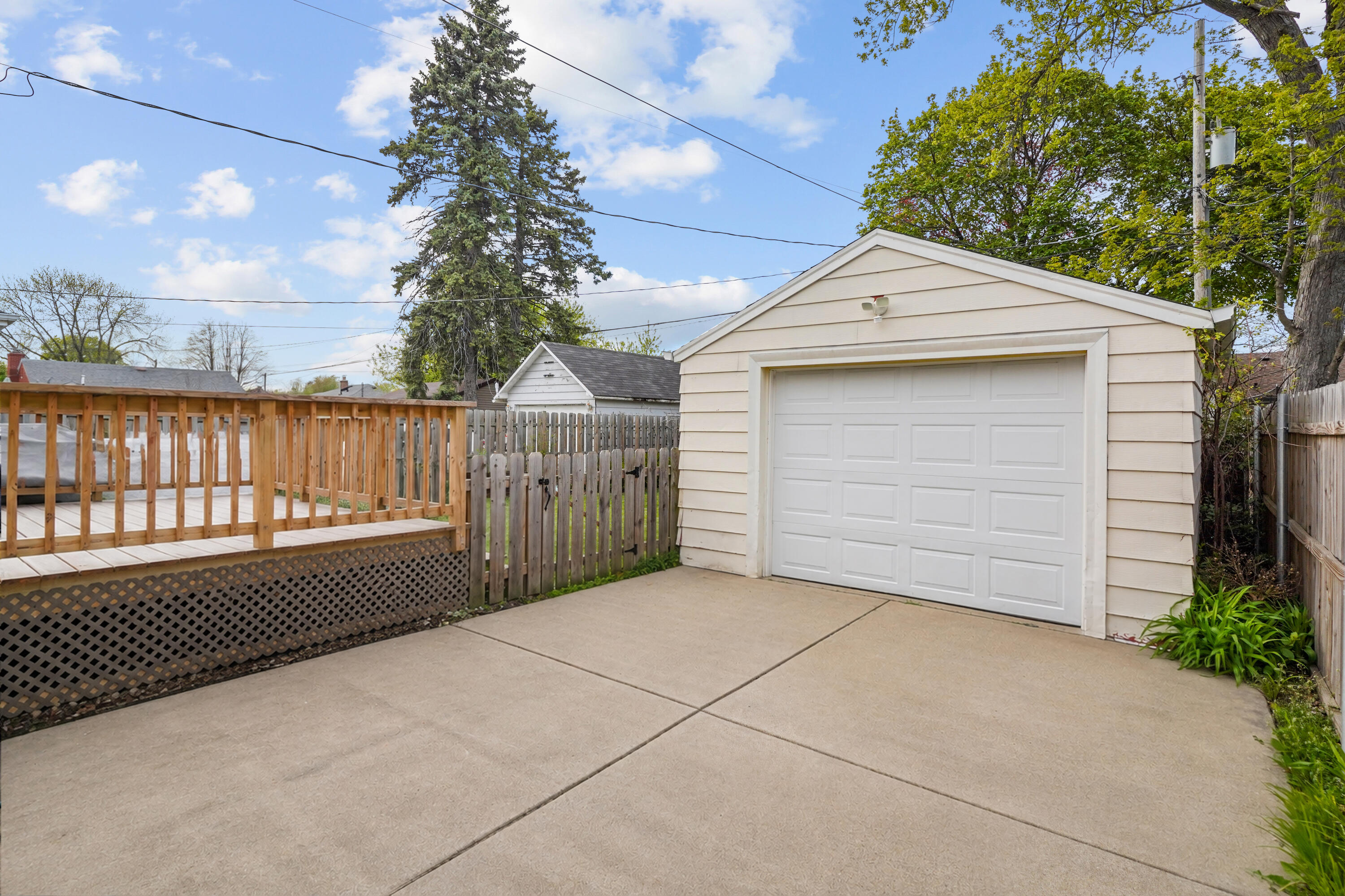2704 Dwight Street Racine, WI 53403 - Photo 27 of 31 1 1/2 Car Garage