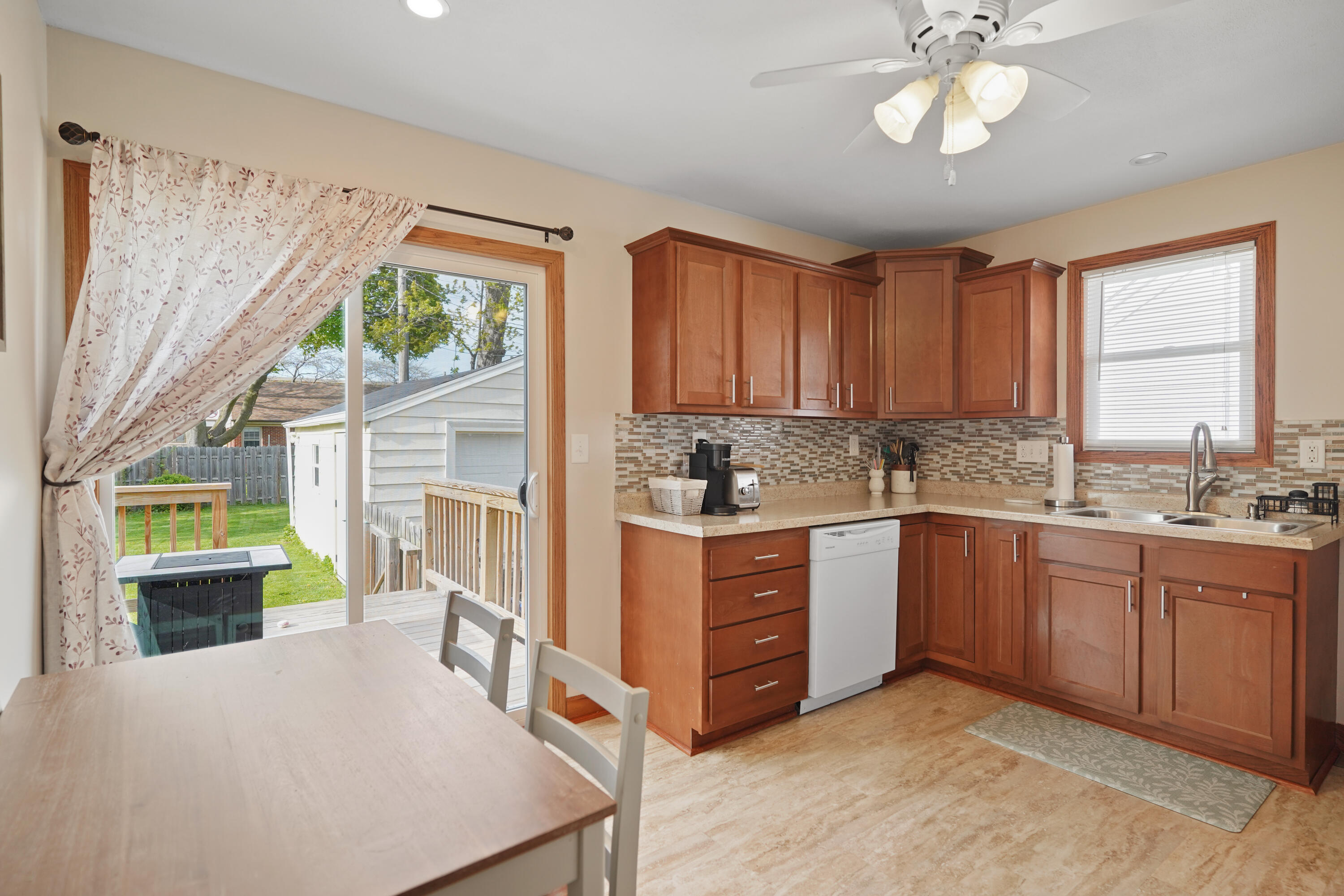 2704 Dwight Street Racine, WI 53403 - Photo 6 of 31 Kitchen