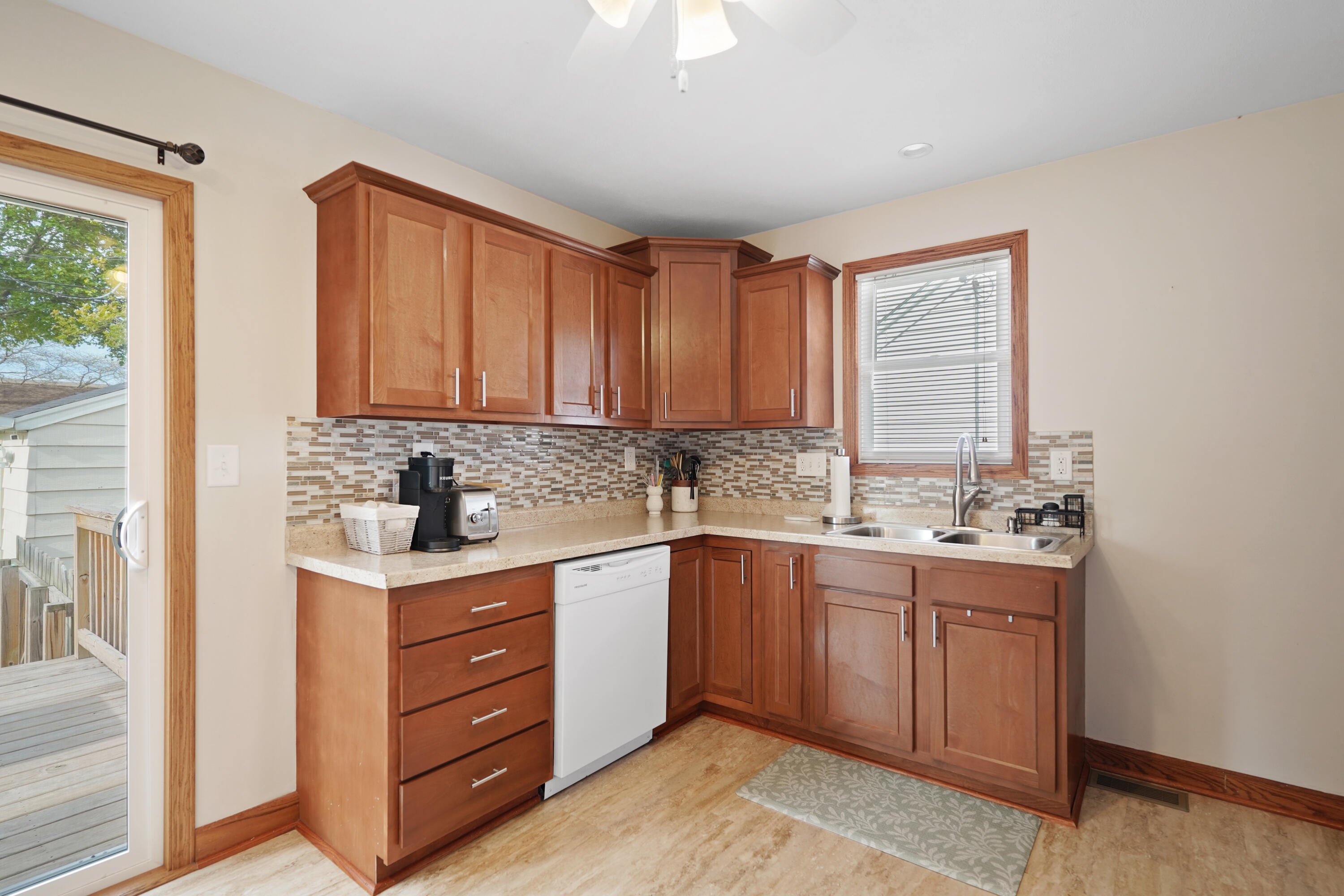 2704 Dwight Street Racine, WI 53403 - Photo 8 of 31 Kitchen