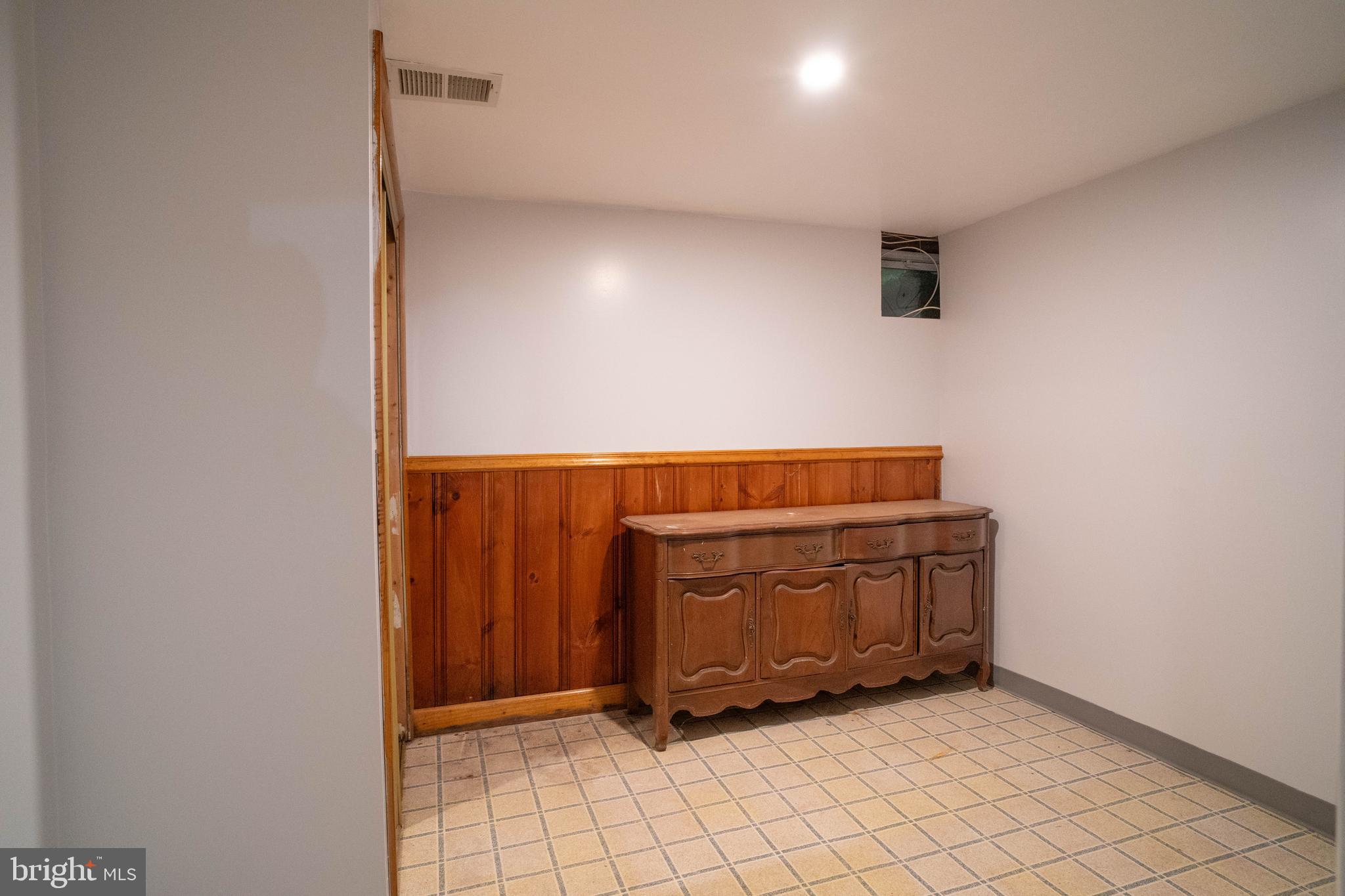 11 Wharton Lane Cheltenham, PA 19012 - Photo 5 of 17 a view of an empty room