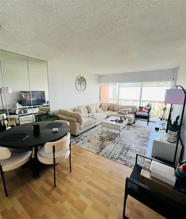 $1,800 | 600 Northeast 25th Street, Unit PHE 74, Miami, FL 33137