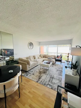 $1,800 | 600 Northeast 25th Street, Unit PHE 74, Miami, FL 33137