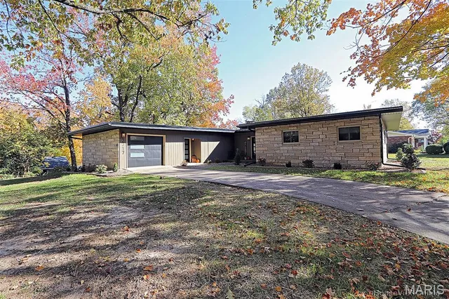 $329,900 | 2717 Jewel Drive, Cape Girardeau, MO 63703