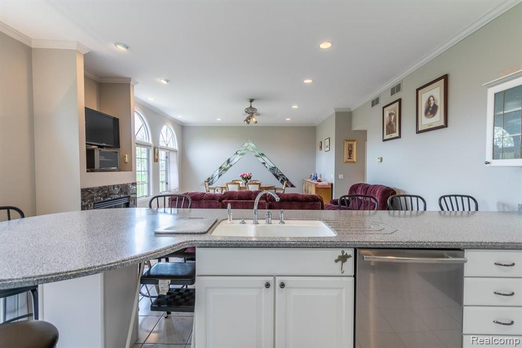 2231 Crystal Drive, Unit 25 Rochester Hills, MI 48309 - Photo 14 of 41