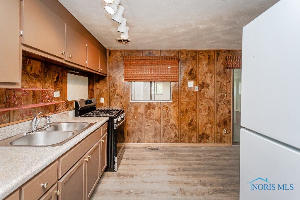 717 Burke Glen Road Toledo, OH 43607 - Photo 12 of 40 Gallery Image 12