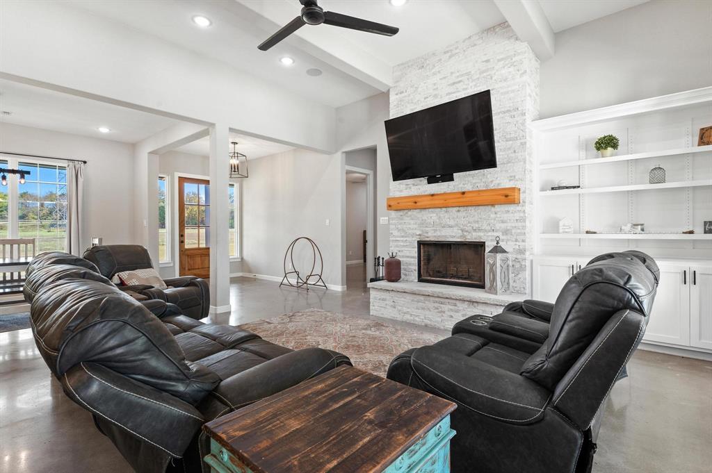 856 Yowell Hill Road Whitewright, TX 75491 - Photo 7 of 39