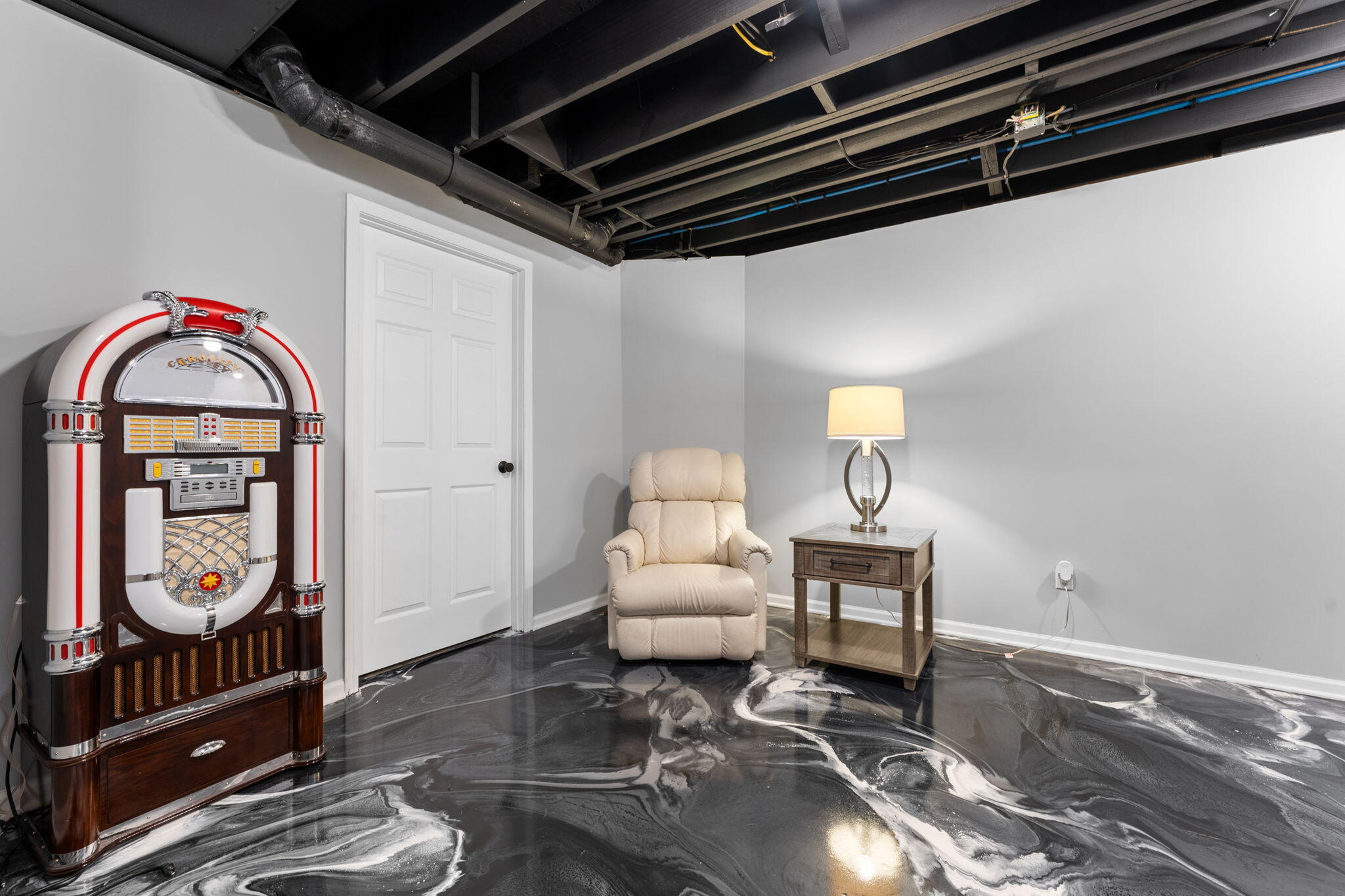5956 Beacon Lane Portage, IN 46368 - Photo 43 of 57 a living room with furniture