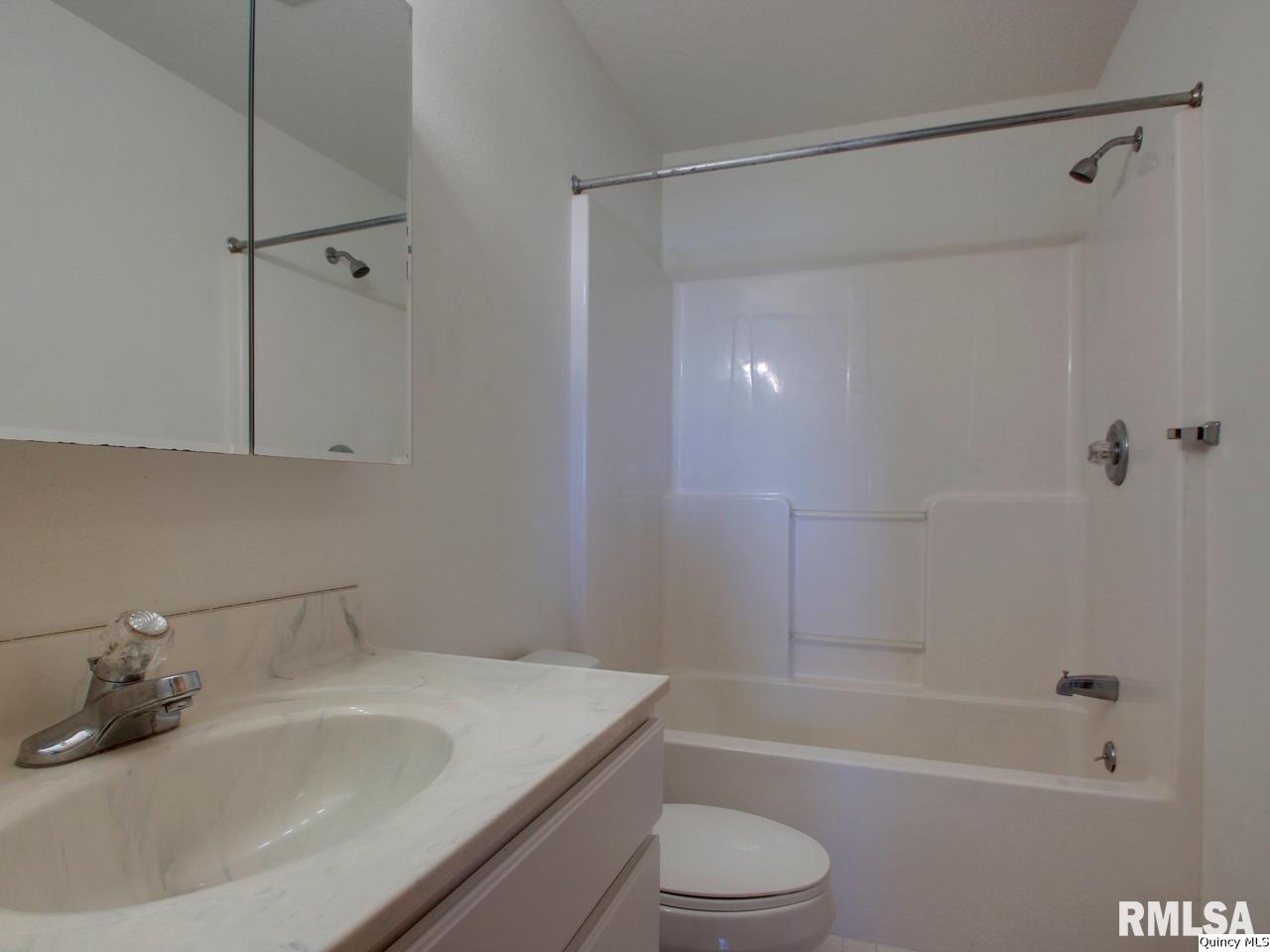 2056 East 2300th Street Camp Point, IL 62320 - Photo 27 of 34 Gallery Image 27