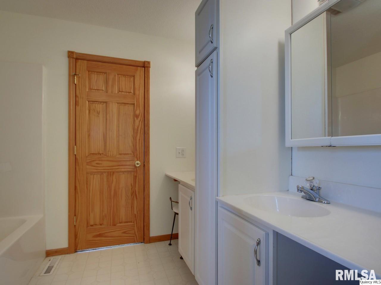 2056 East 2300th Street Camp Point, IL 62320 - Photo 29 of 34 Gallery Image 29