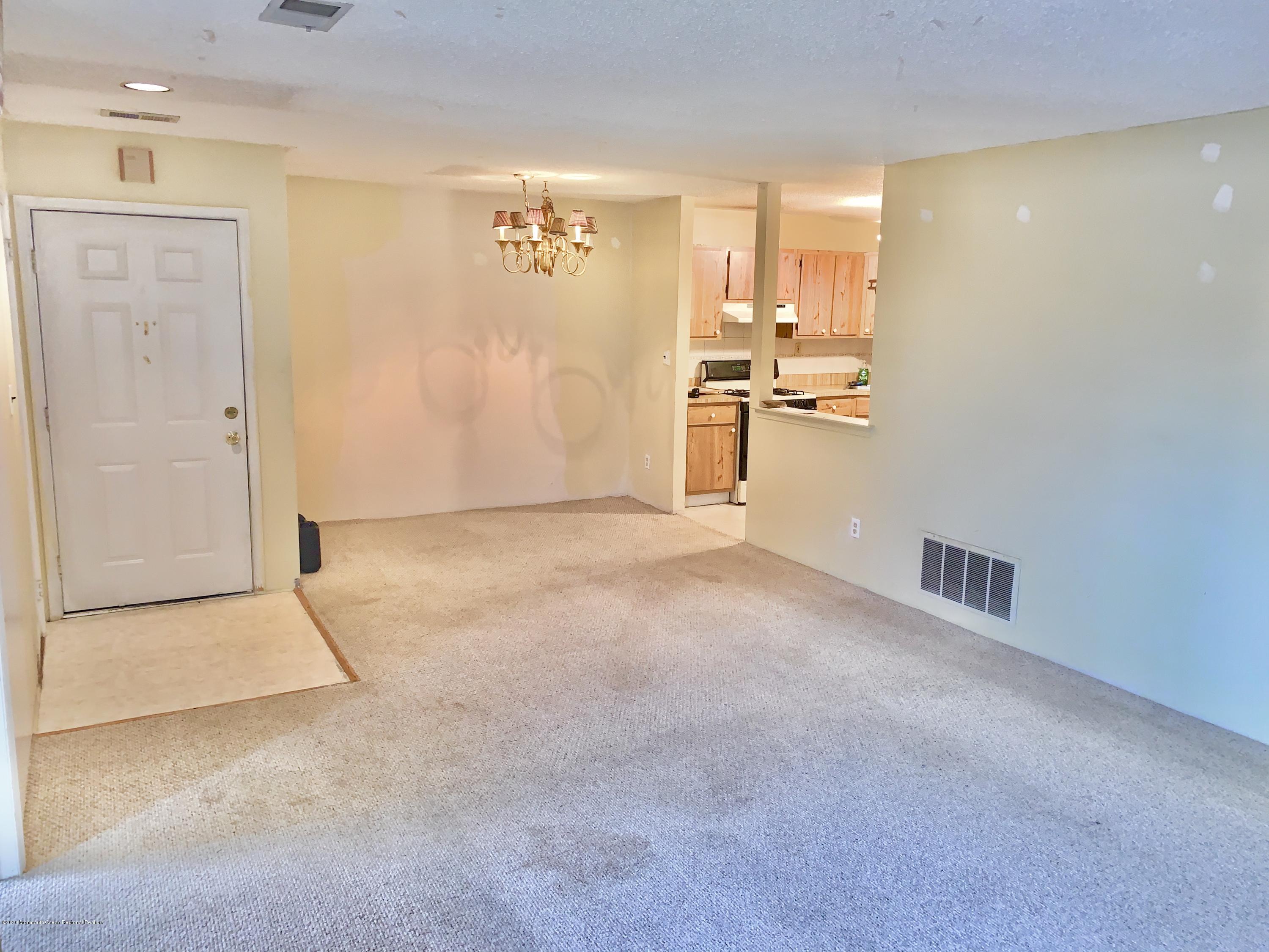 87 Frontier Way Tinton Falls, NJ 07753 - Photo 2 of 11 IMG_6360