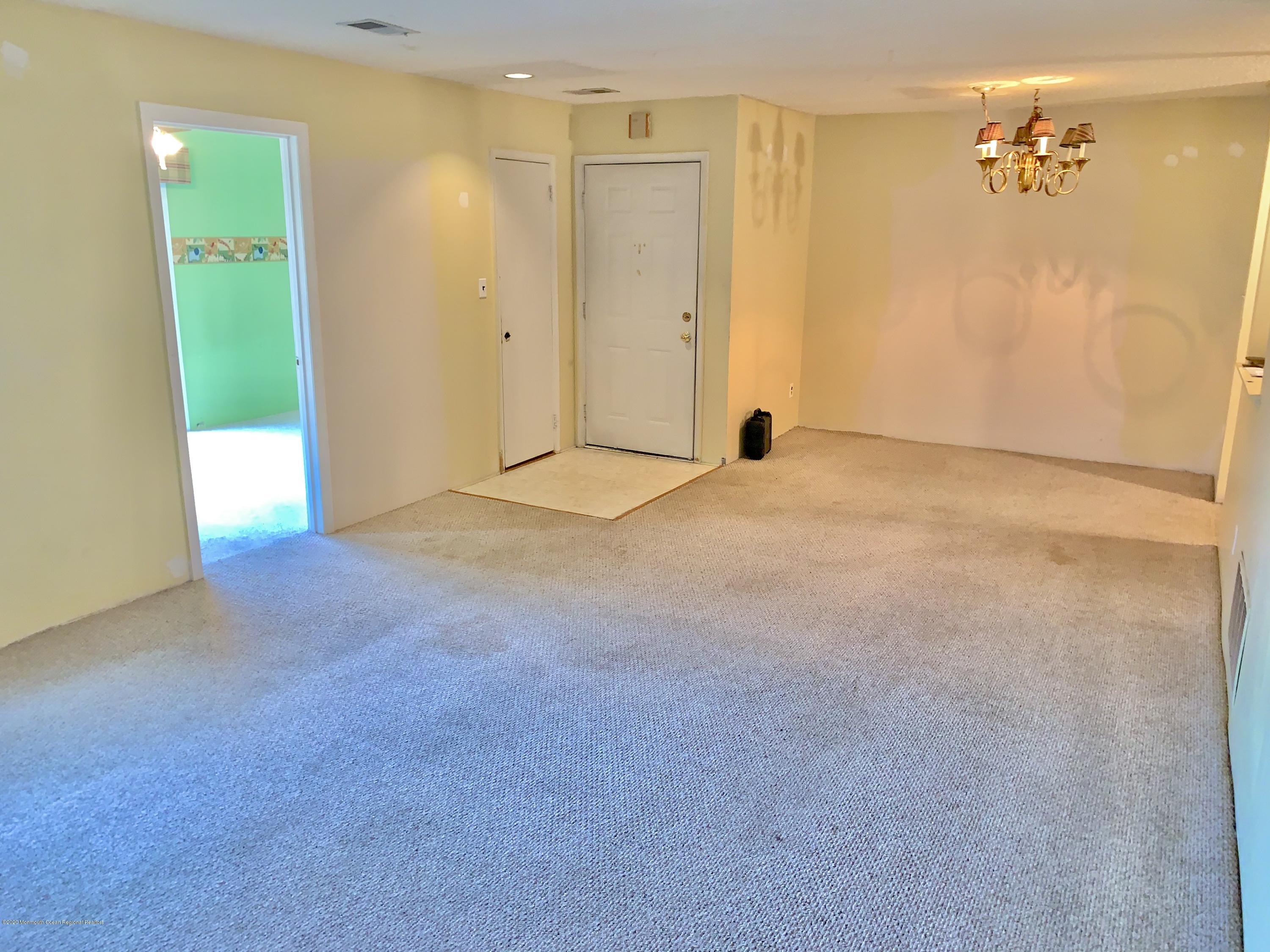 87 Frontier Way Tinton Falls, NJ 07753 - Photo 5 of 11 IMG_6363