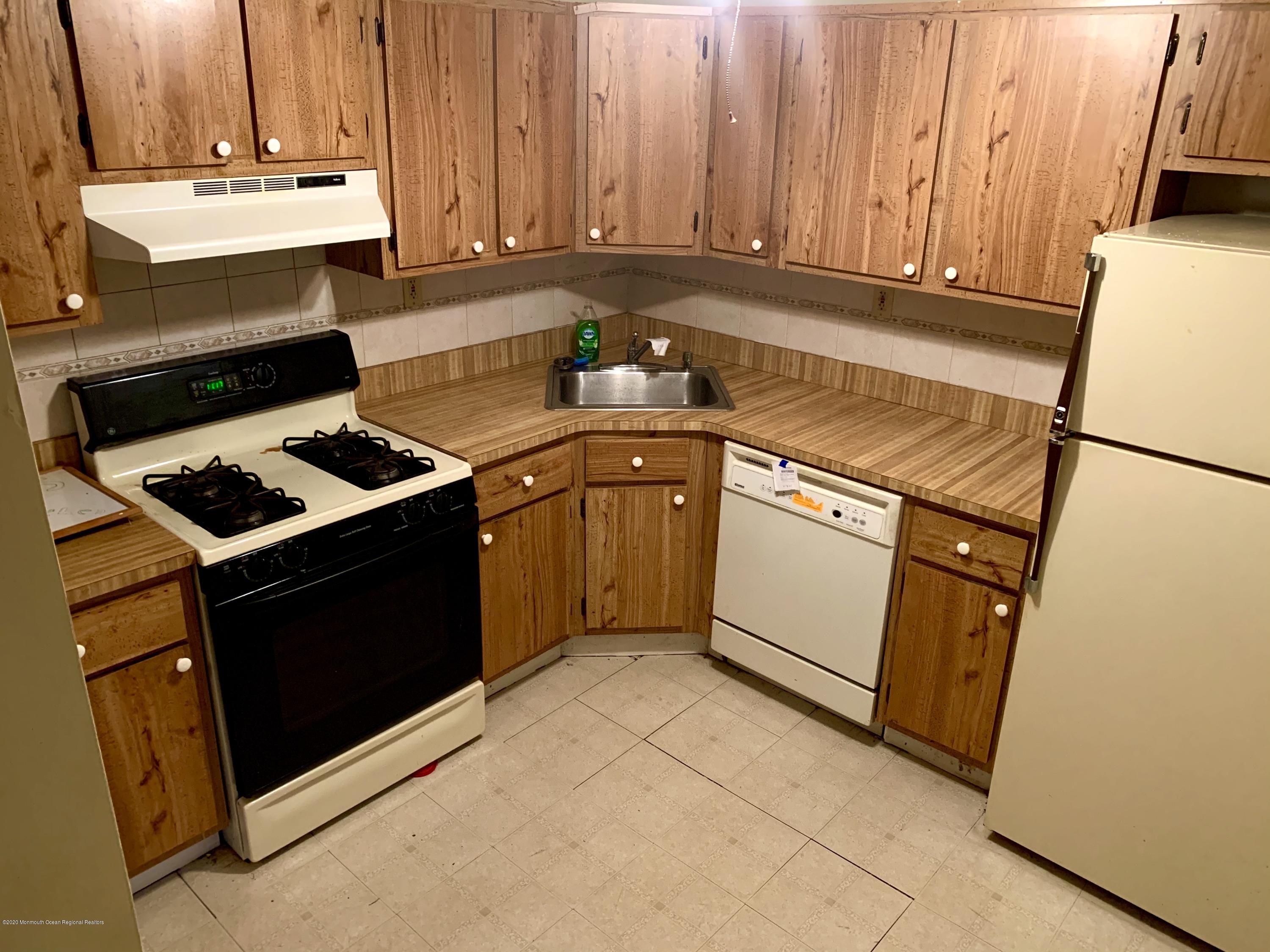 87 Frontier Way Tinton Falls, NJ 07753 - Photo 8 of 11 IMG_6378