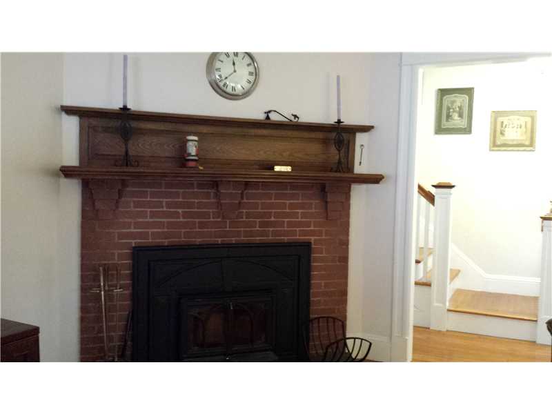 17 Chestnut Street Westerly, RI 02891 - Photo 17 of 25 Living Room.