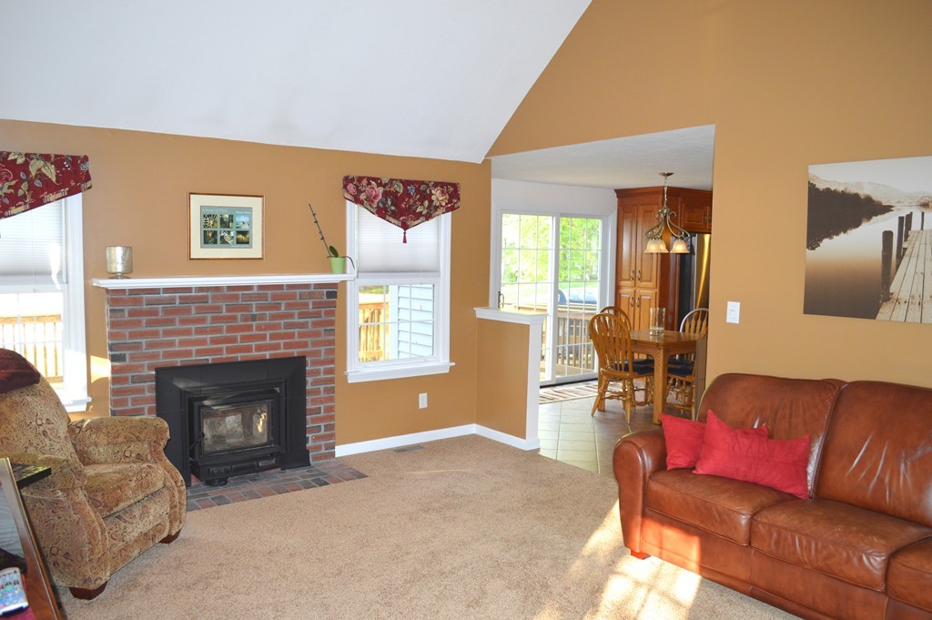 64 Hillcrest Road Northbridge, MA 01588 - Photo 7 of 17