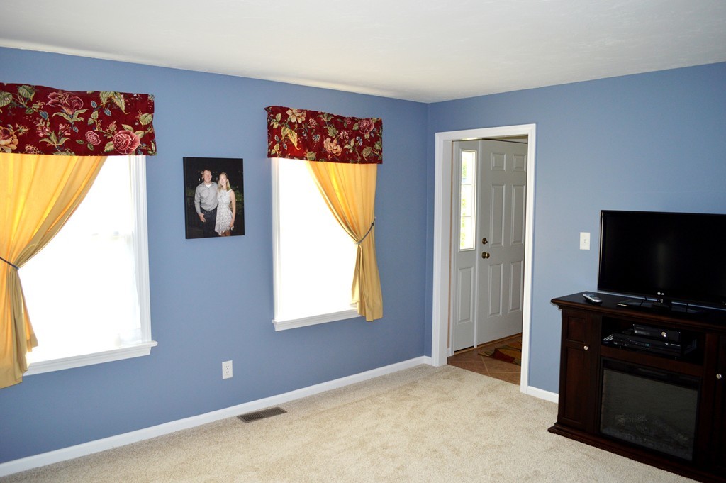 64 Hillcrest Road Northbridge, MA 01588 - Photo 9 of 17