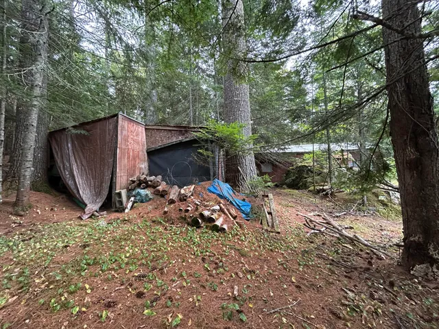 $184,500 | 4 Gilbert Circle, Oquossoc, ME 04964