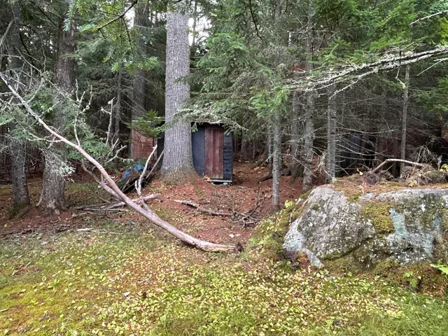 $184,500 | 4 Gilbert Circle, Oquossoc, ME 04964