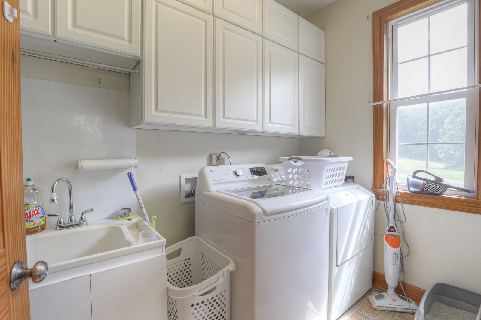 1421 Pea Ridge Road Manchester, TN 37355 - Photo 20 of 62 a utility room with sink dryer and washer