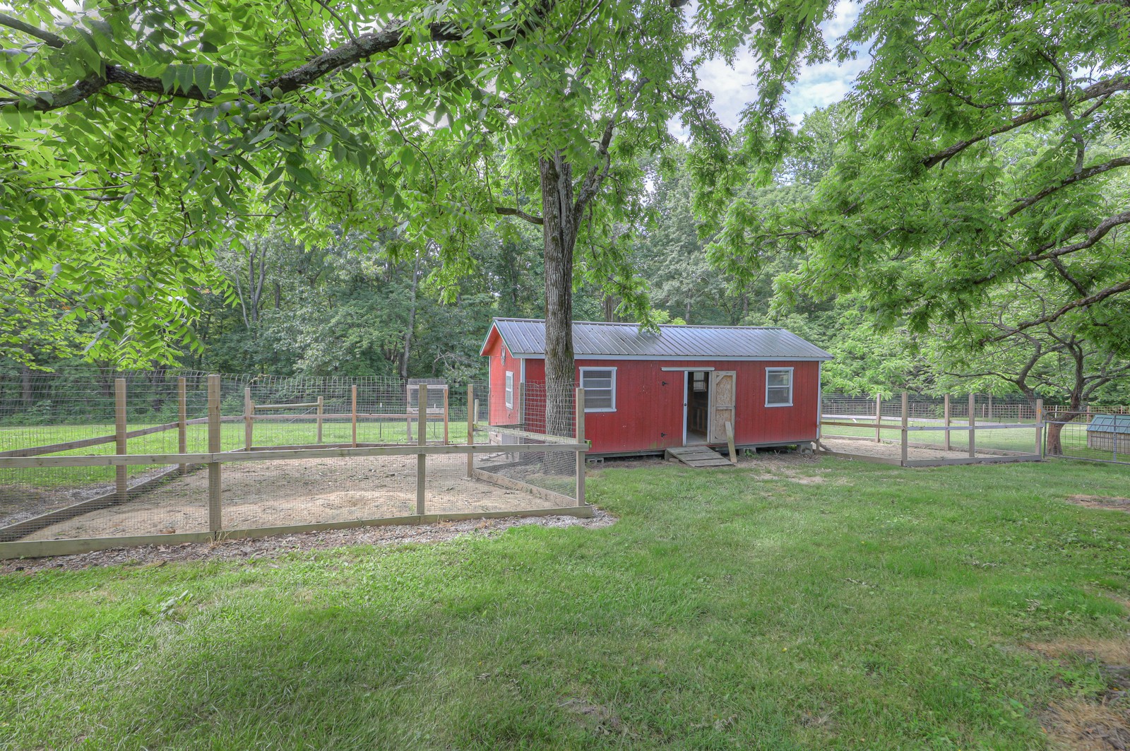 1421 Pea Ridge Road Manchester, TN 37355 - Photo 41 of 62 a view of a house with a backyard