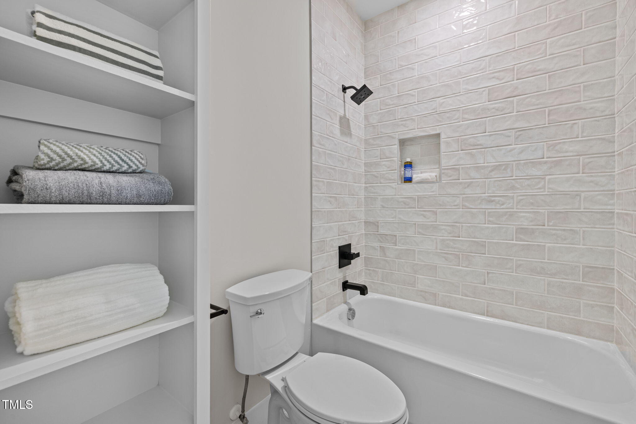 121 West Braxton Foushee Street Carrboro, NC 27510 - Photo 32 of 50 a bathroom with a toilet and a bathtub