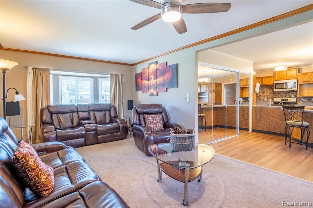 22969 Tuck Road Farmington Hills, MI 48336 - Photo 11 of 38 Gallery Image 11