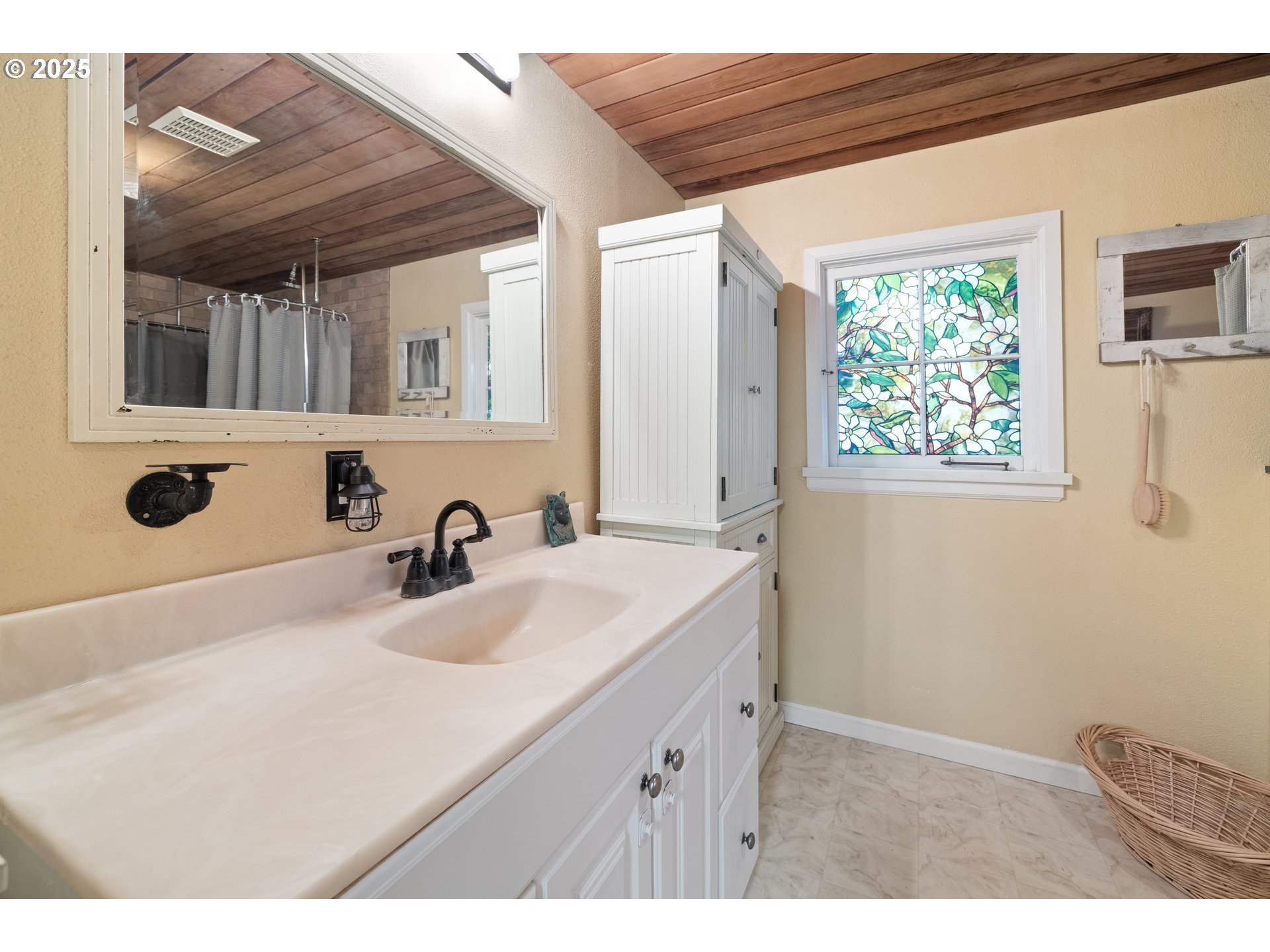 22345 South Poplar Road Estacada, OR 97023 - Photo 27 of 48 Bathroom