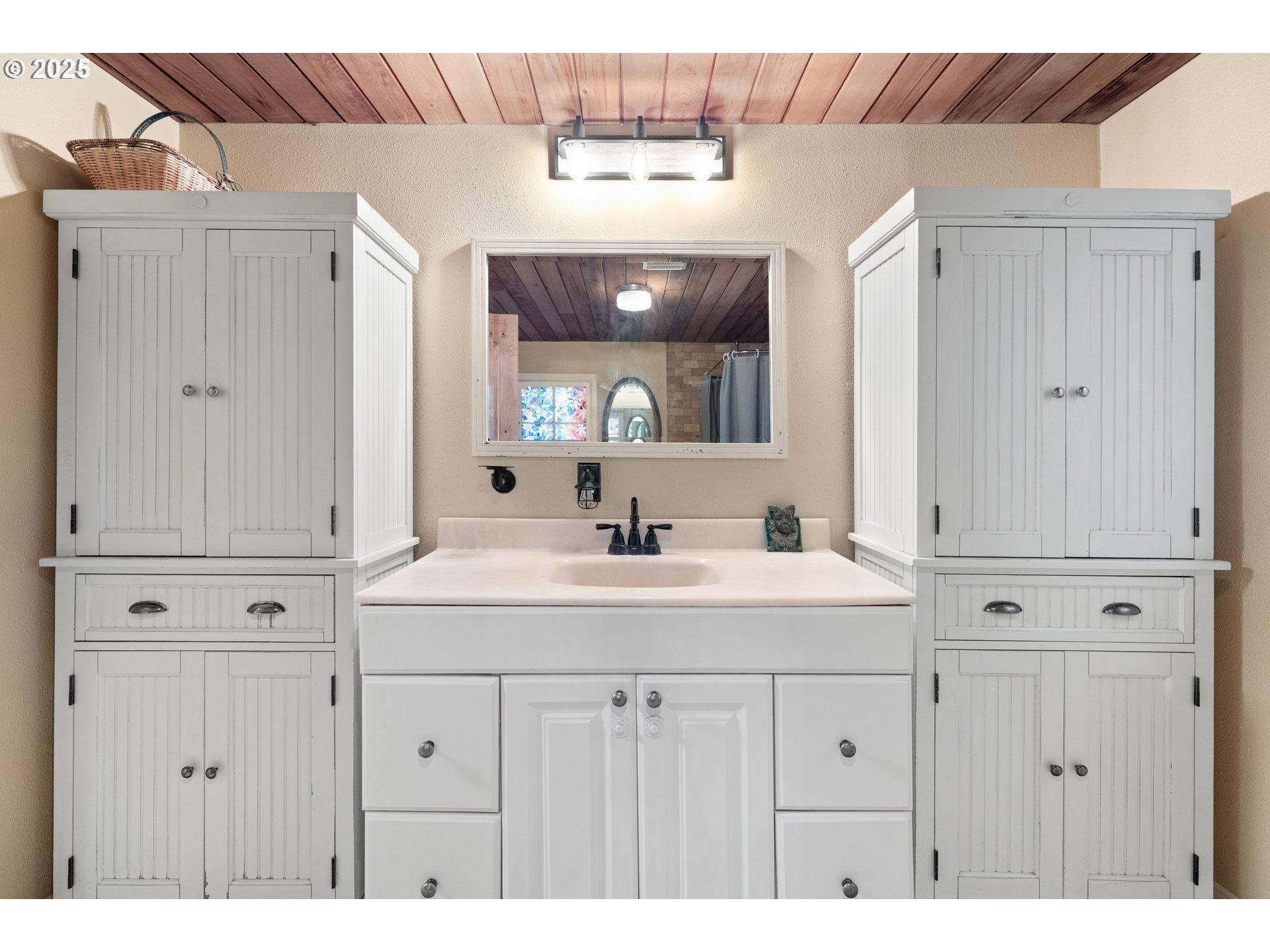 22345 South Poplar Road Estacada, OR 97023 - Photo 28 of 48 Bathroom