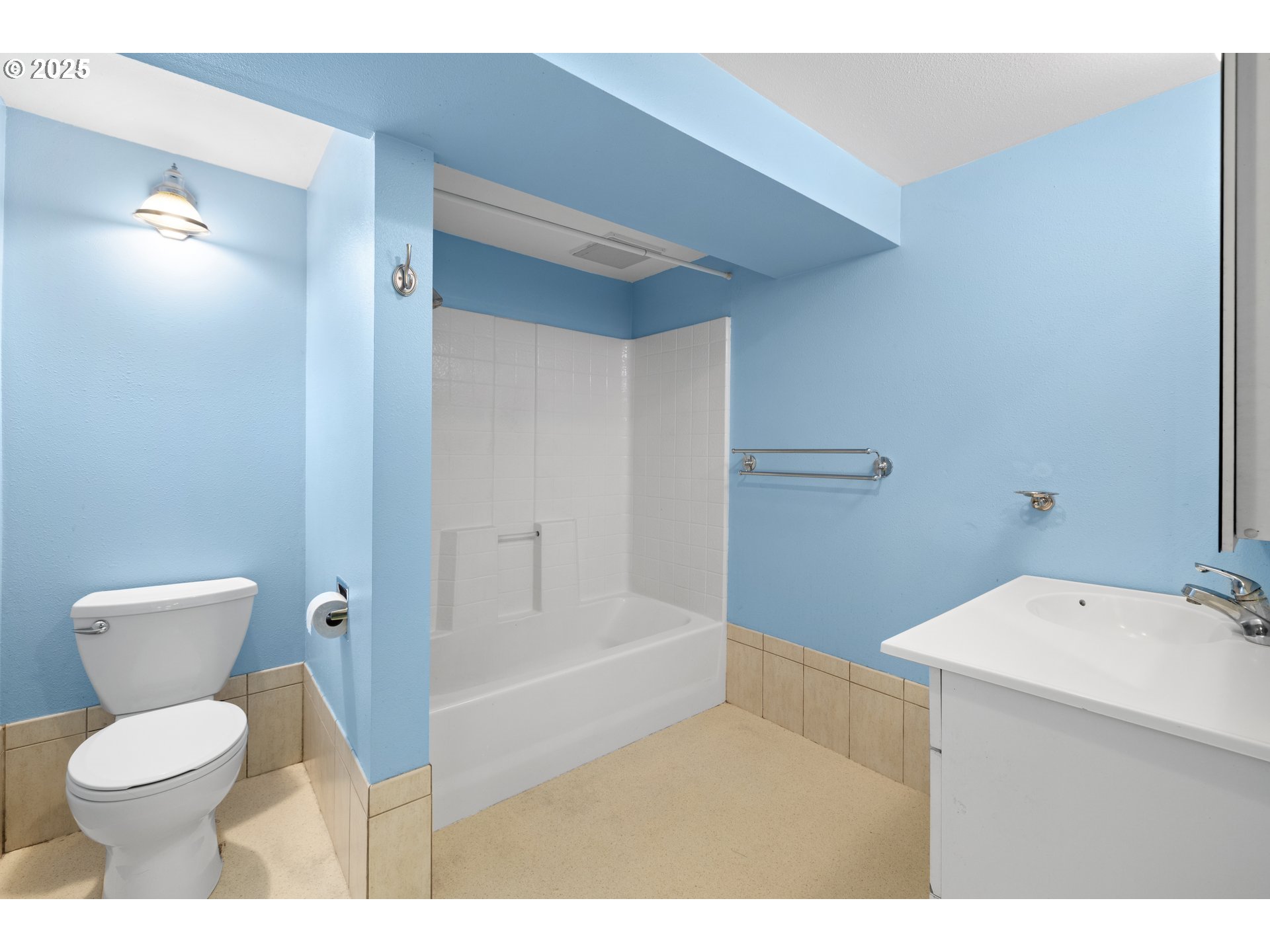 22345 South Poplar Road Estacada, OR 97023 - Photo 37 of 48 Bathroom