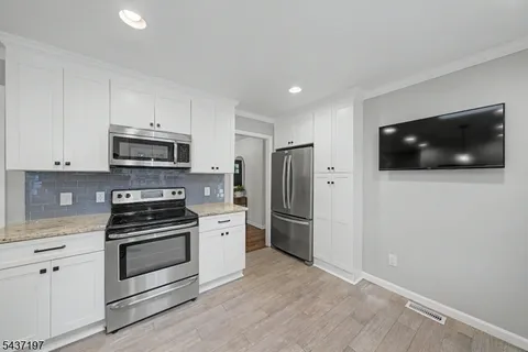 $675,000 | 8 Seneca Avenue, Rockaway, NJ 07866