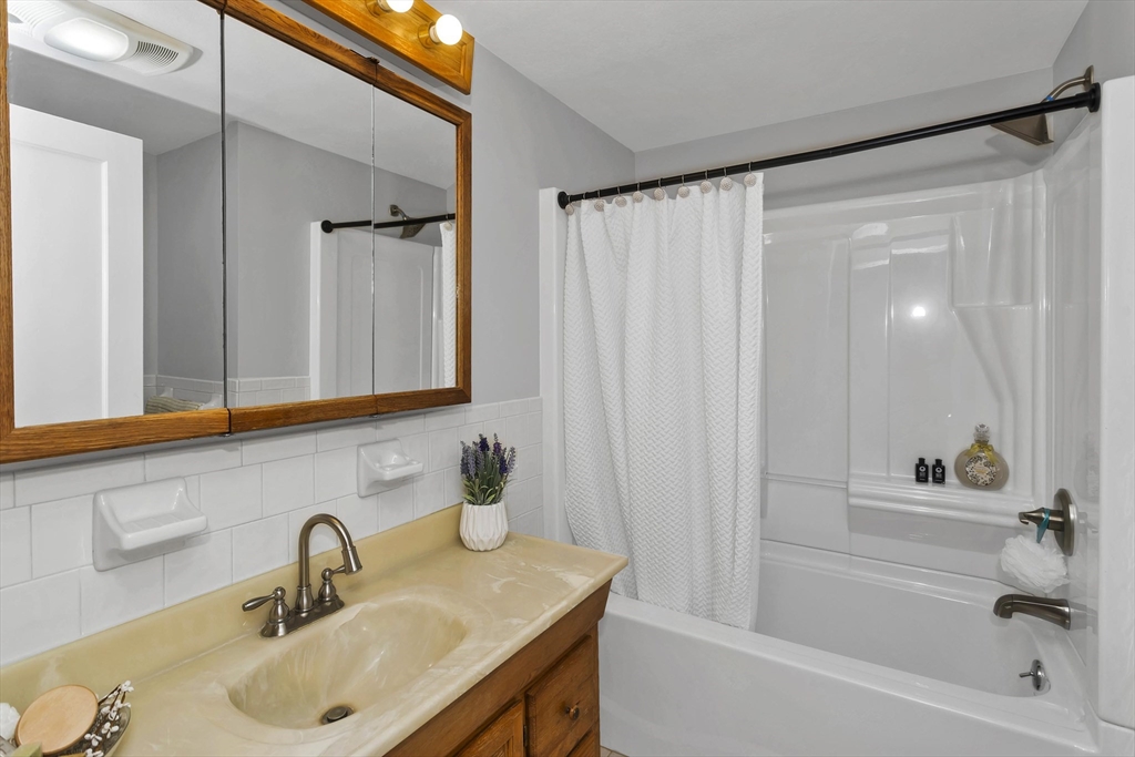 289 Holyoke Road Westfield, MA 01085 - Photo 11 of 23