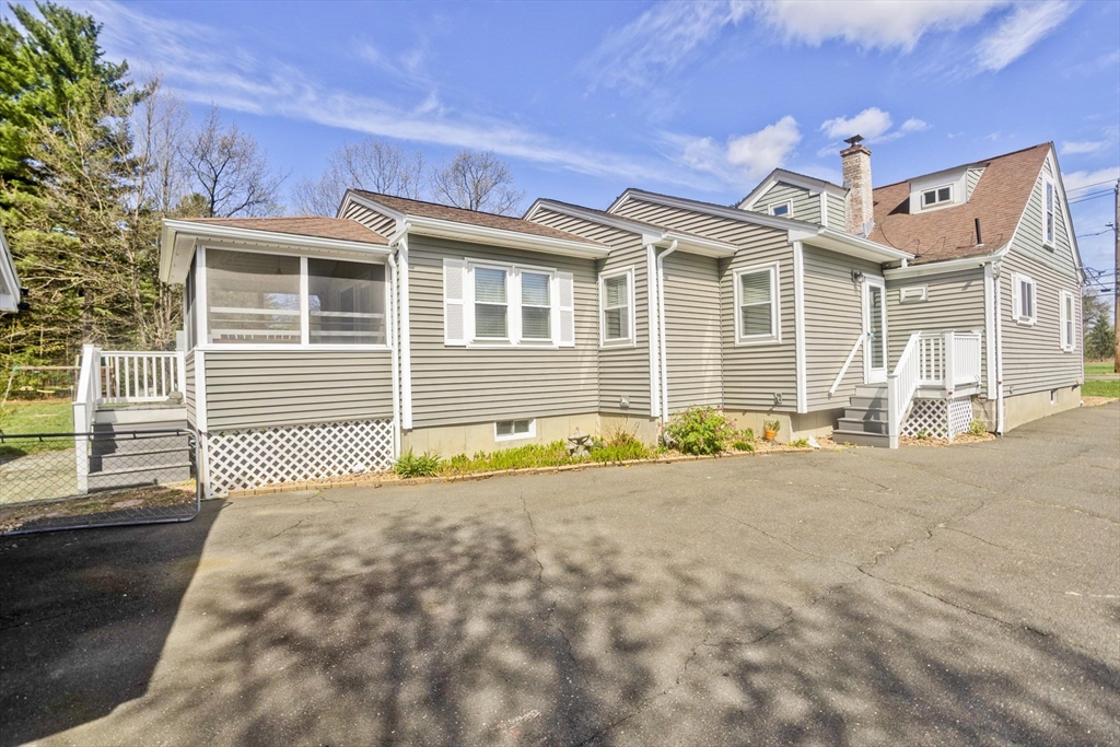 289 Holyoke Road Westfield, MA 01085 - Photo 2 of 23