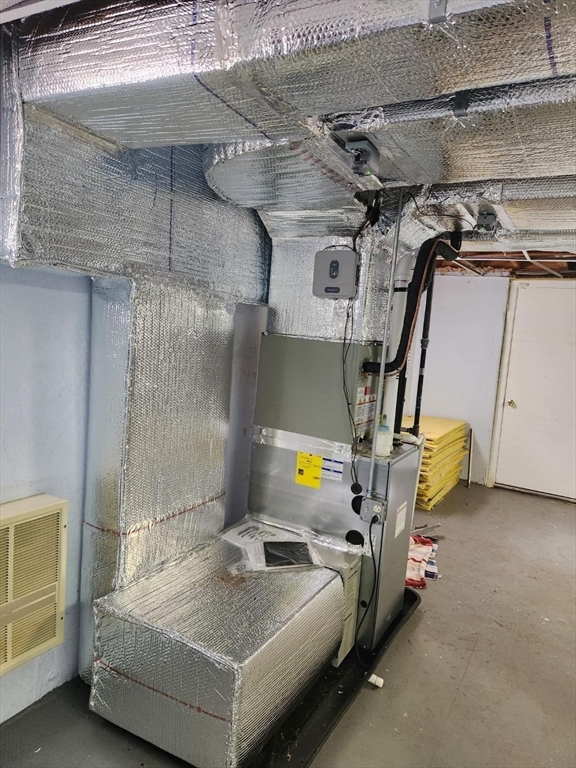 21 Brattle Street Worcester, MA 01606 - Photo 8 of 14 a bathroom with a sink and mirror