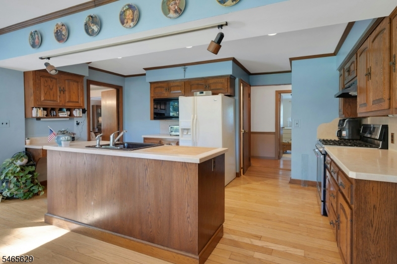 179 Oaks Road Millington, NJ 07946 - Photo 13 of 37 Gallery Image 13