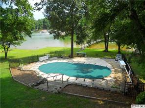 3932 Lake Shore Road South Denver, NC 28037 - Photo 4 of 16 an outdoor view of a garden