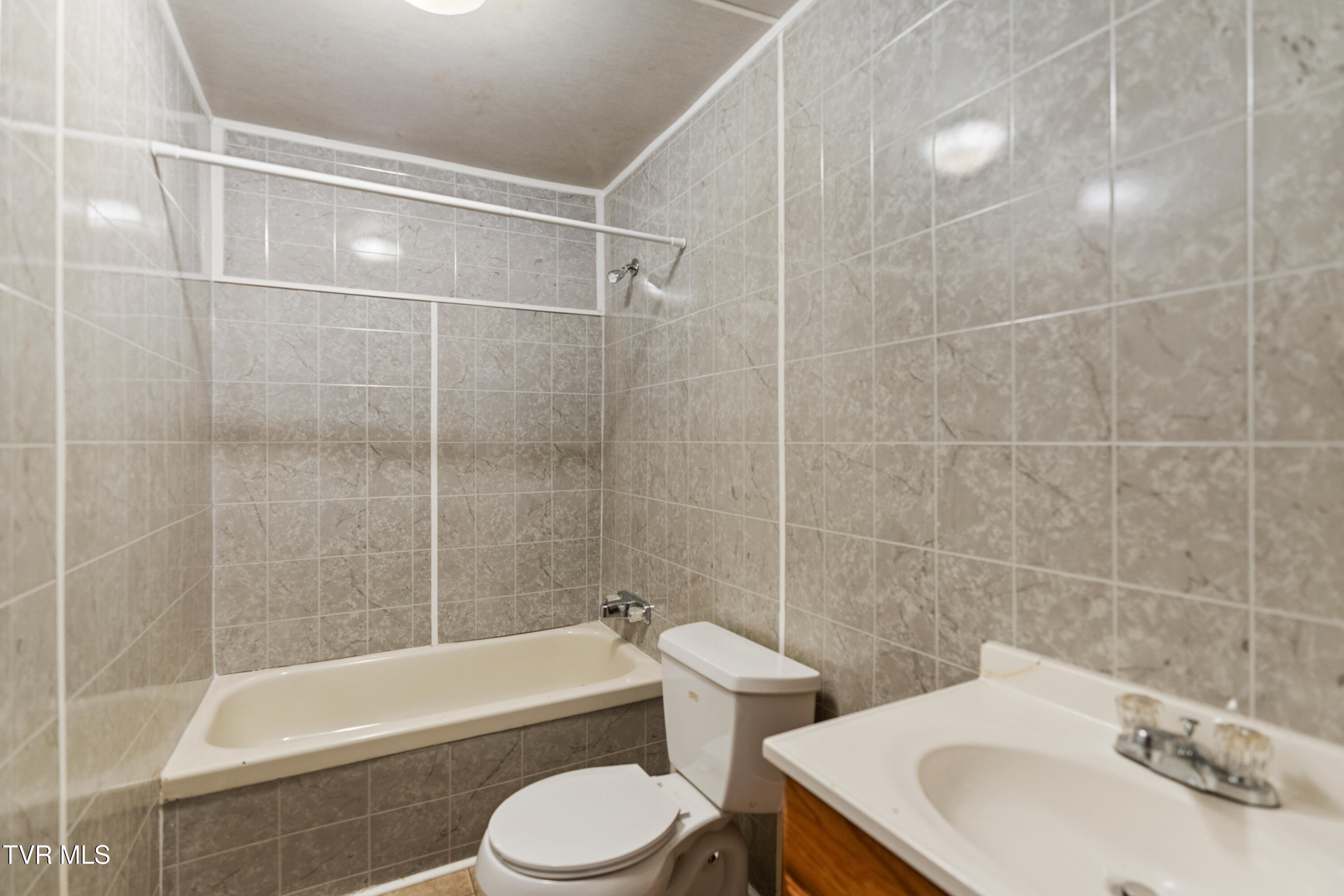 645-647 Seaton Road Afton, TN 37616 - Photo 29 of 48 DSC09380